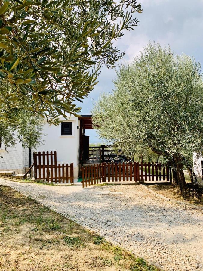 Oasi Macerina Vila Alanno Exterior foto